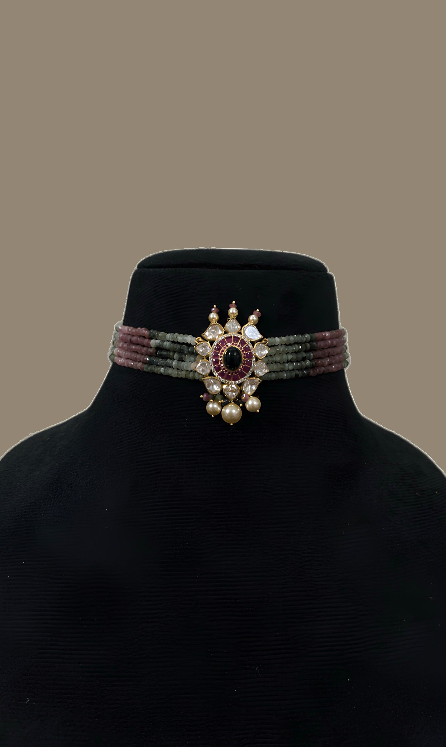 Yaanika Choker