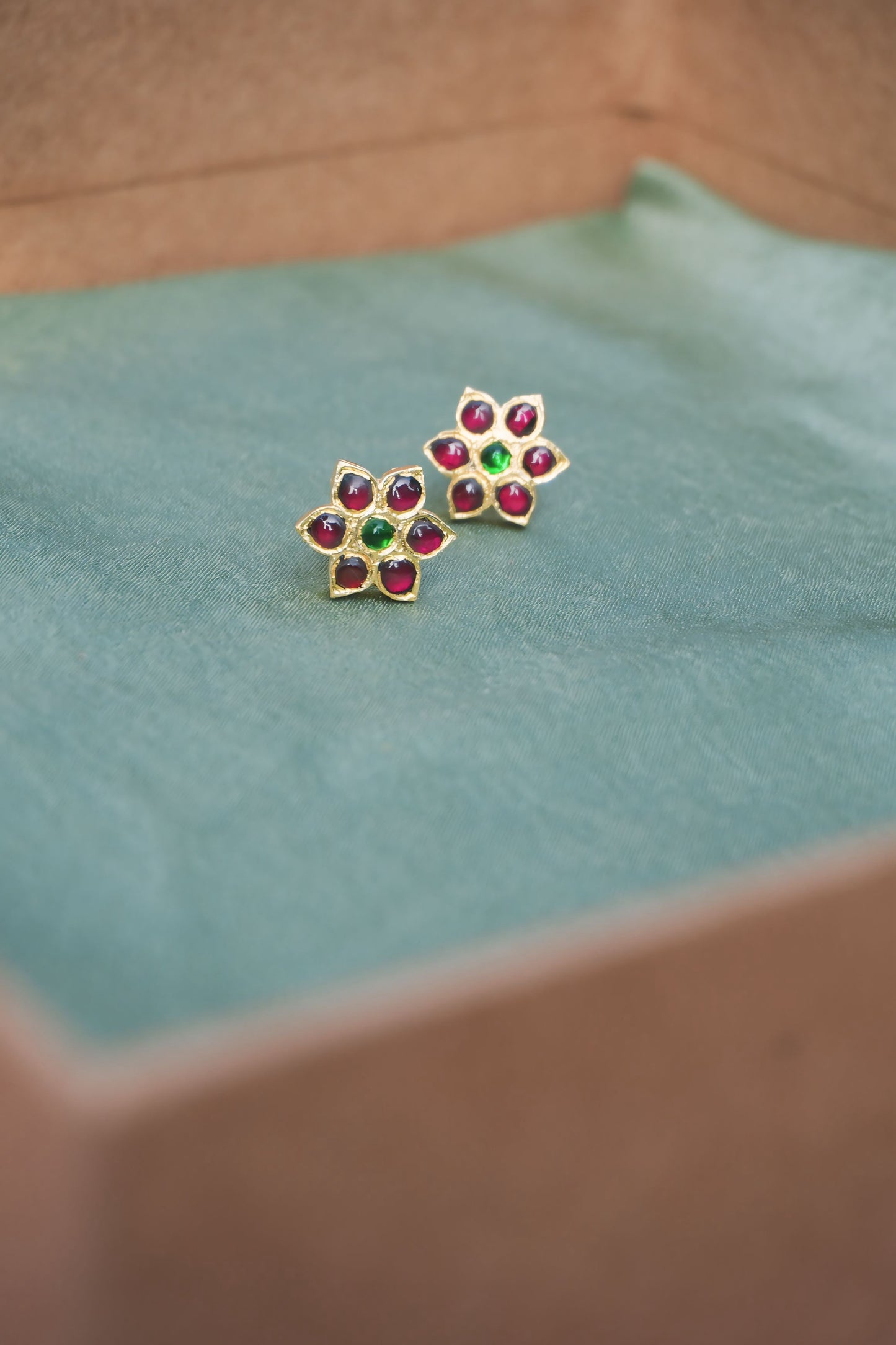 Naajy Studs