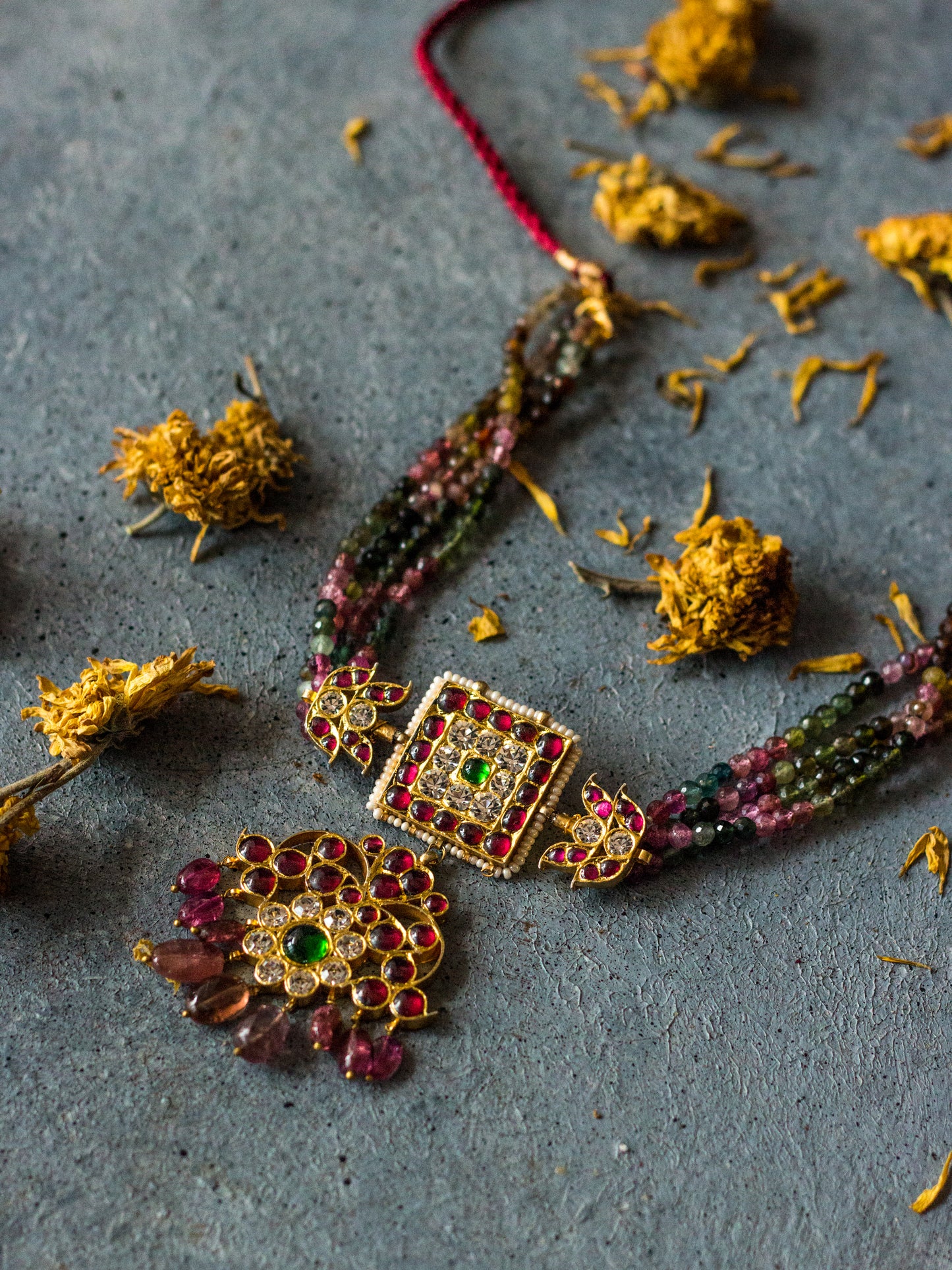 Aviv Choker - Aaharya