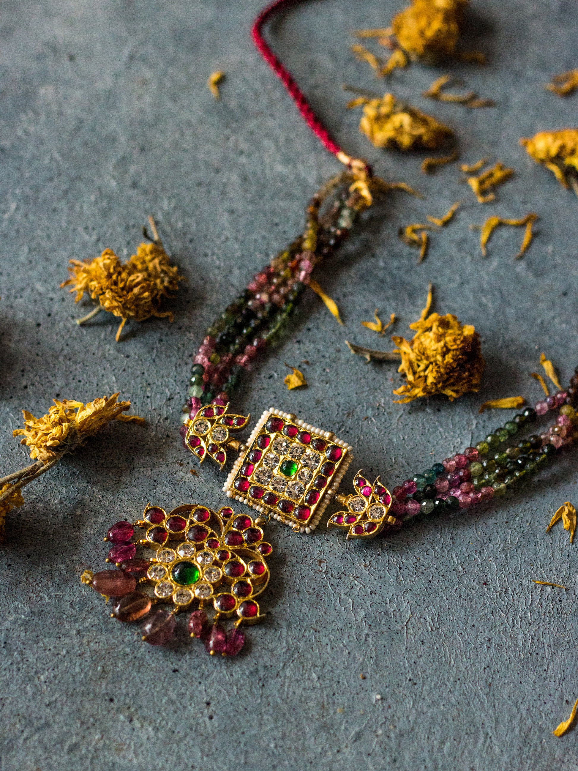 Aviv Choker - Aaharya