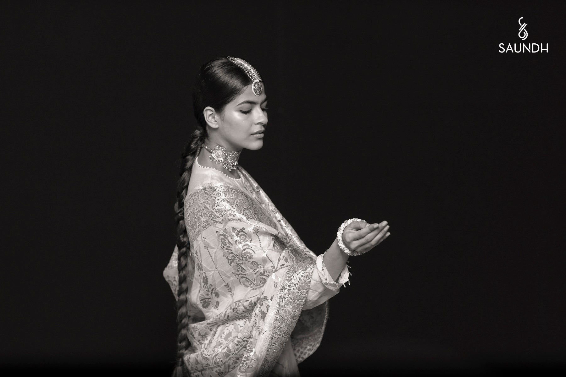 Ahilya Maangtika - Aaharya