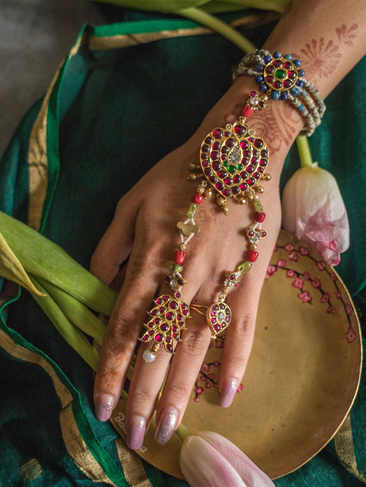 Jeevana Haathphool - Aaharya