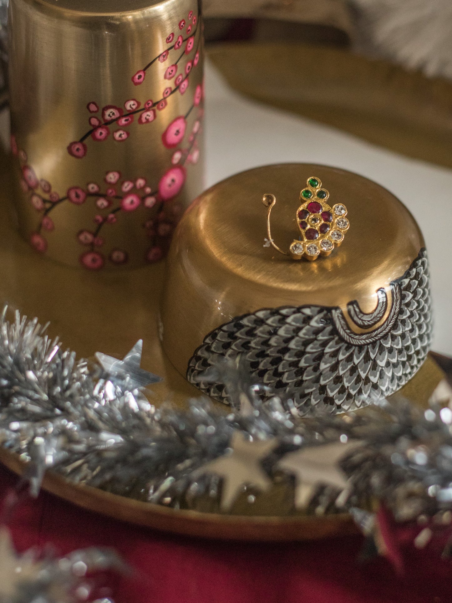 Parnala Nathni - Aaharya