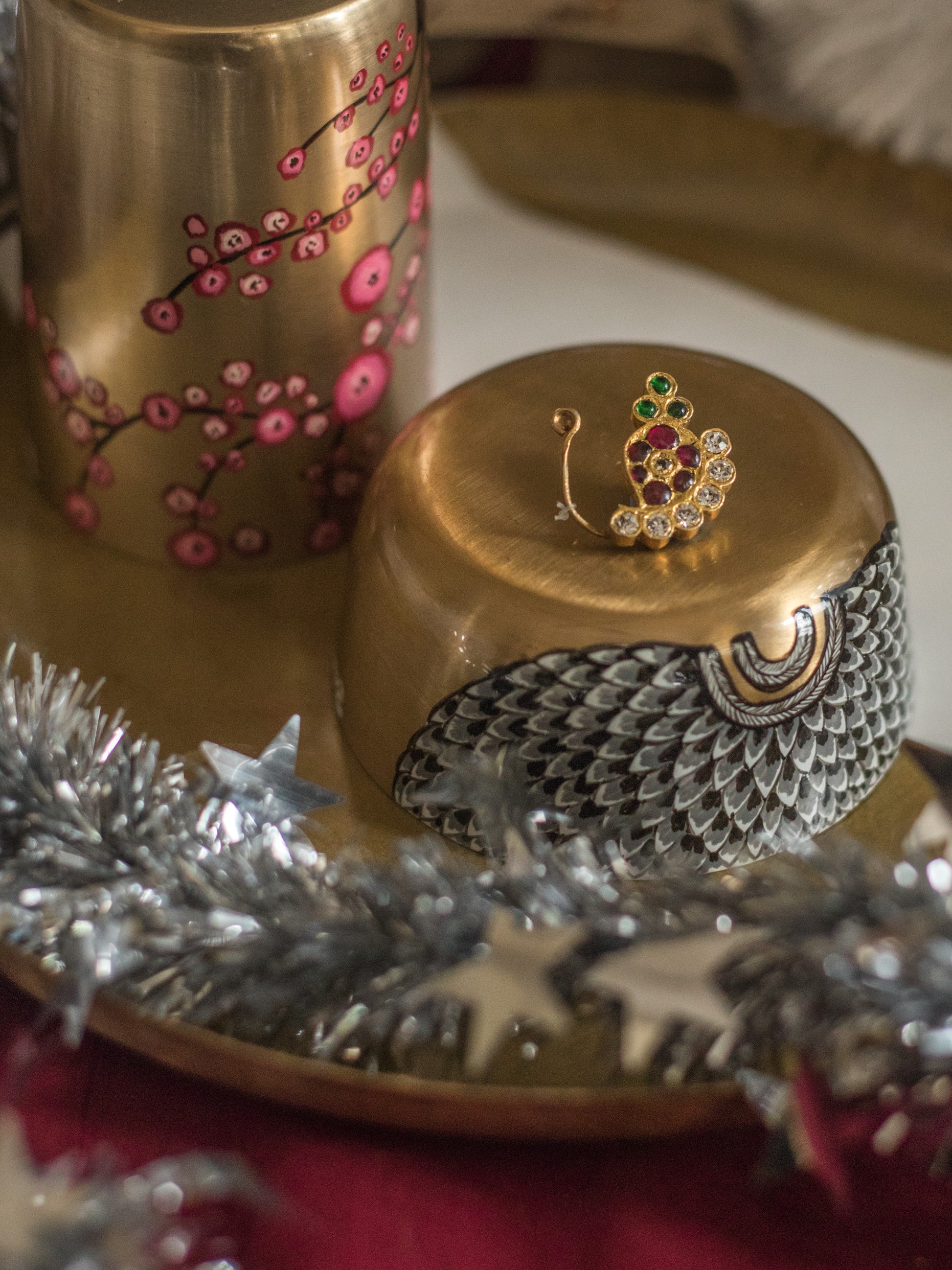 Parnala Nathni - Aaharya