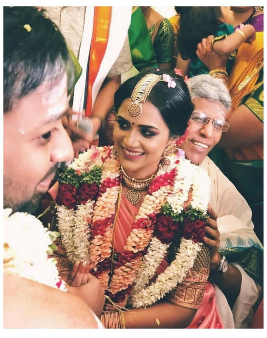 Ahilya Maangtika - Aaharya