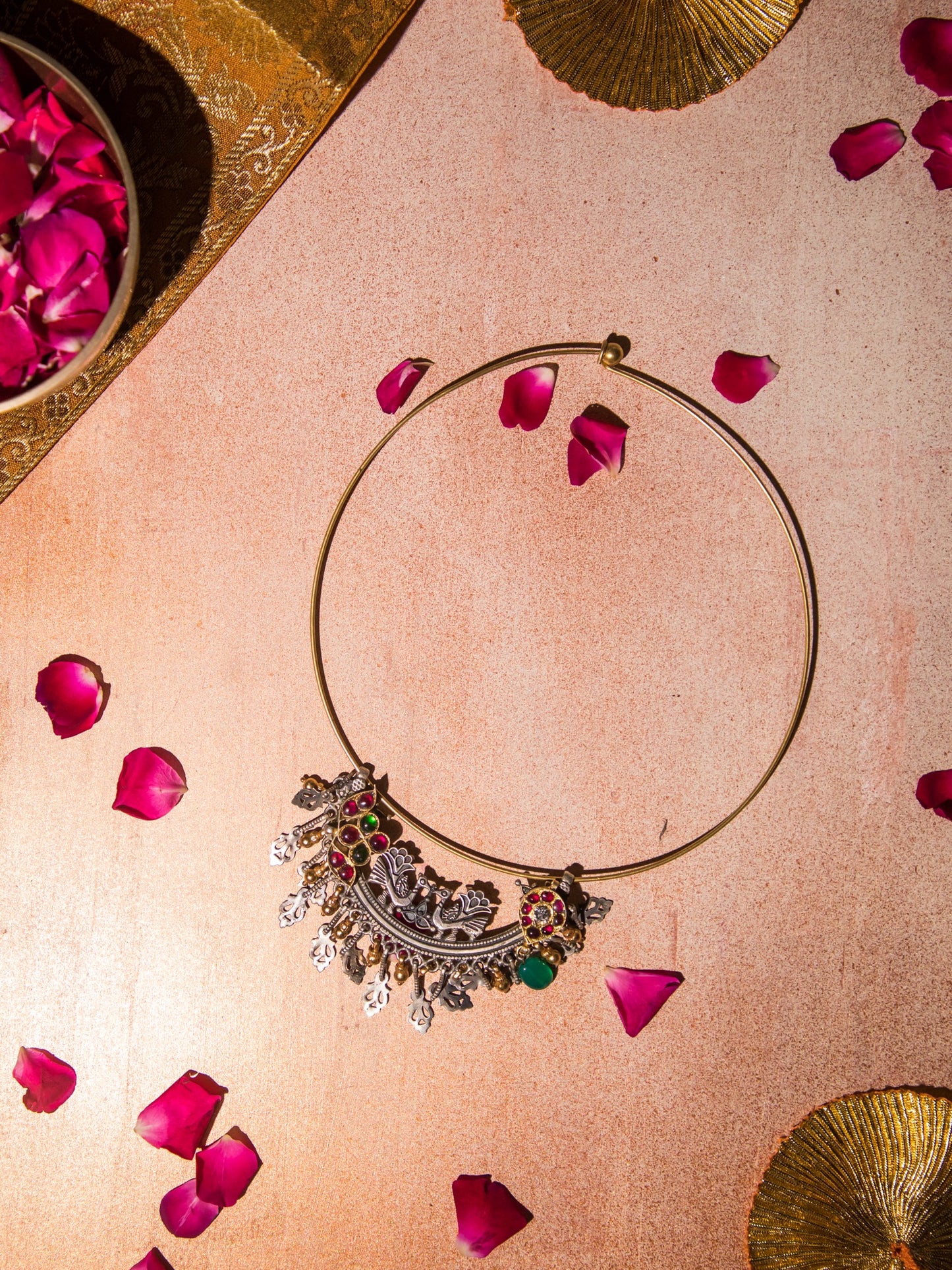 Para Necklace