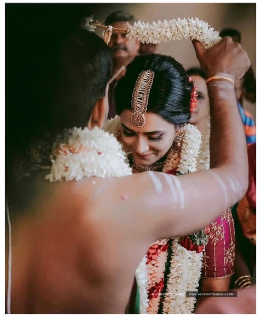 Ahilya Maangtika - Aaharya