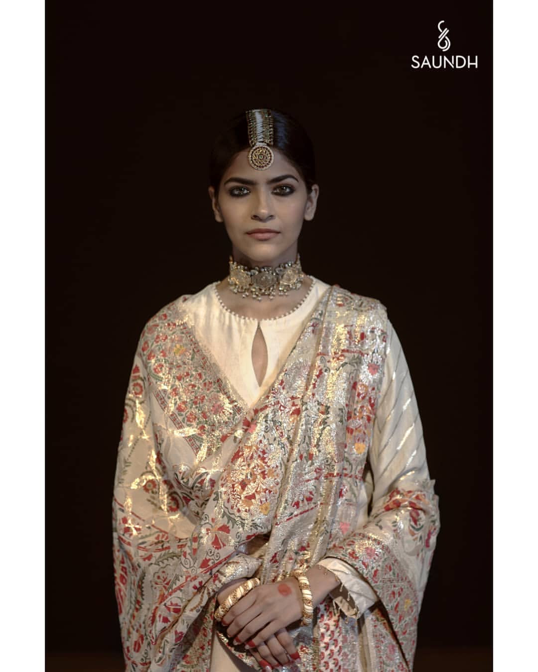 Ahilya Maangtika - Aaharya