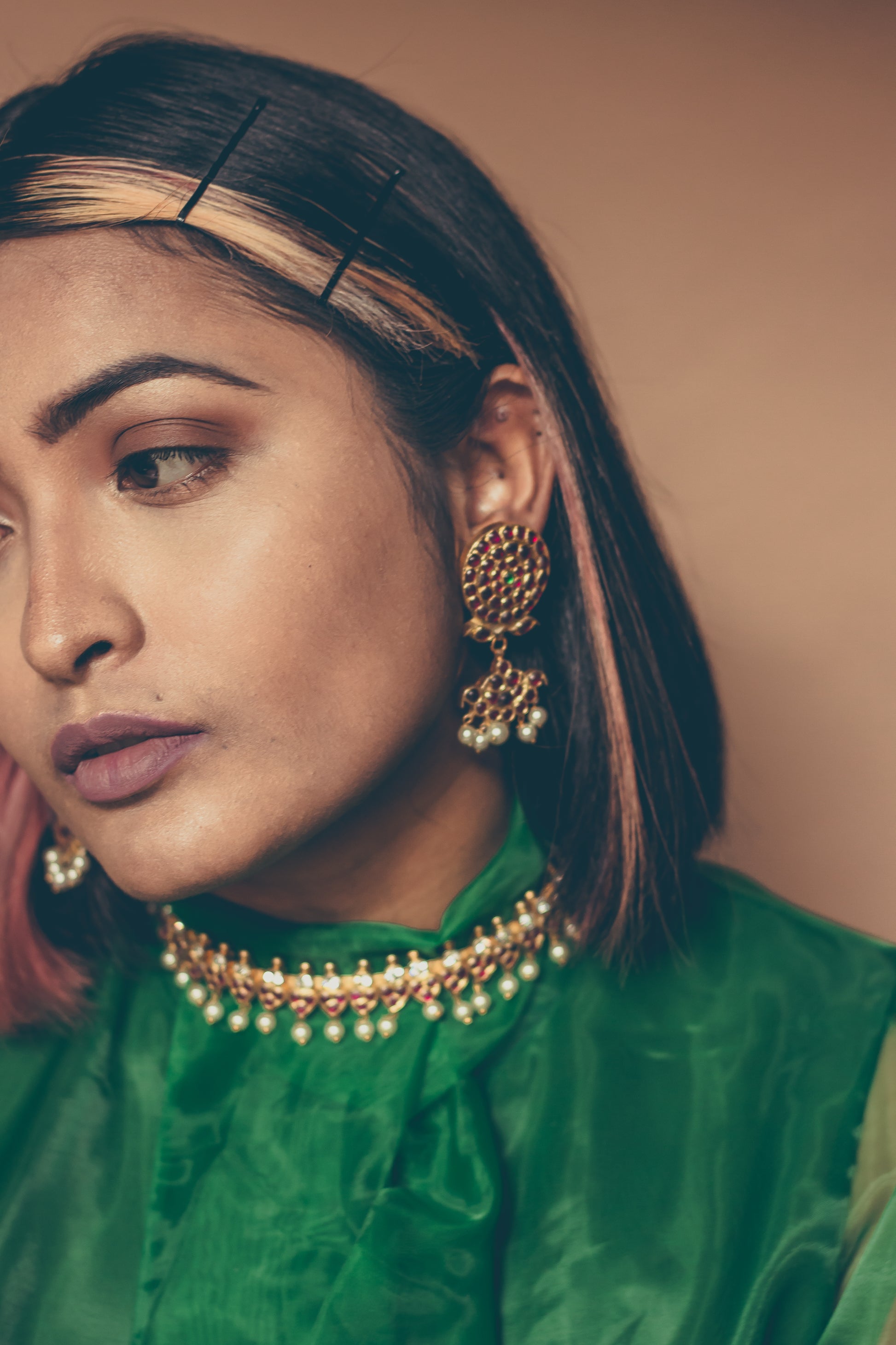 Iha Choker - Aaharya