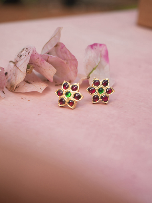 Naajy Studs