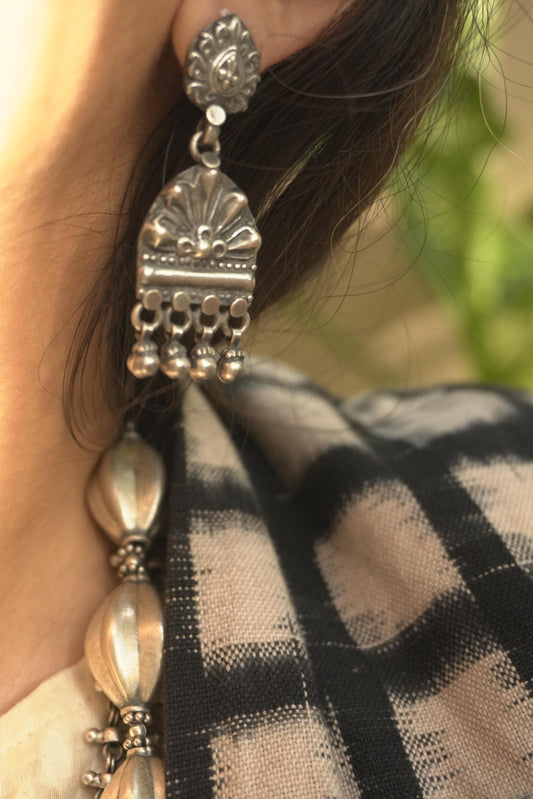 Silver tribal silver jewellery Kvanita earrings in 92.5 silver with intricate design and dangling elements.
