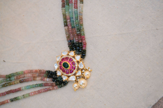 Yaanika Choker