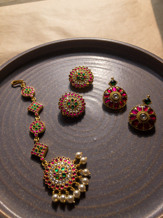 Mohana Laghu Studs
