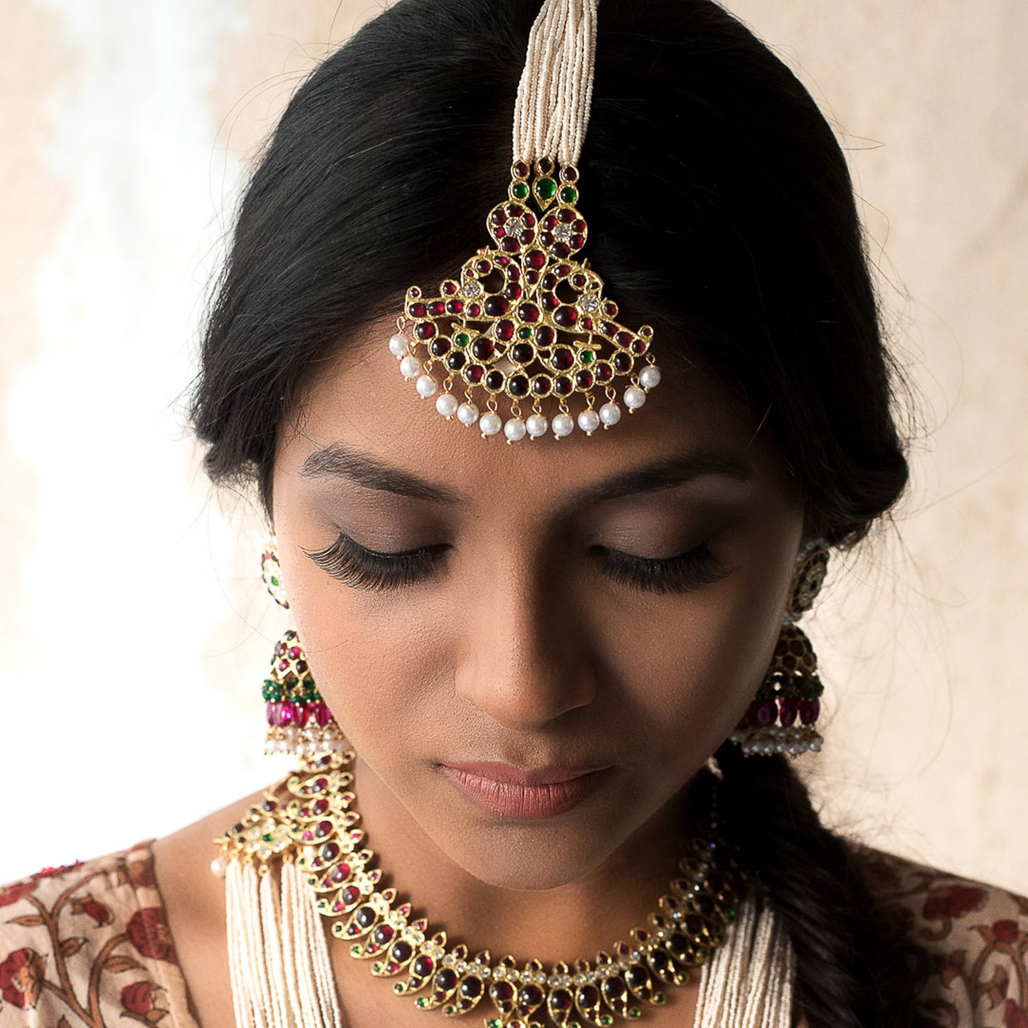 Rajhans Maangtikka - Aaharya