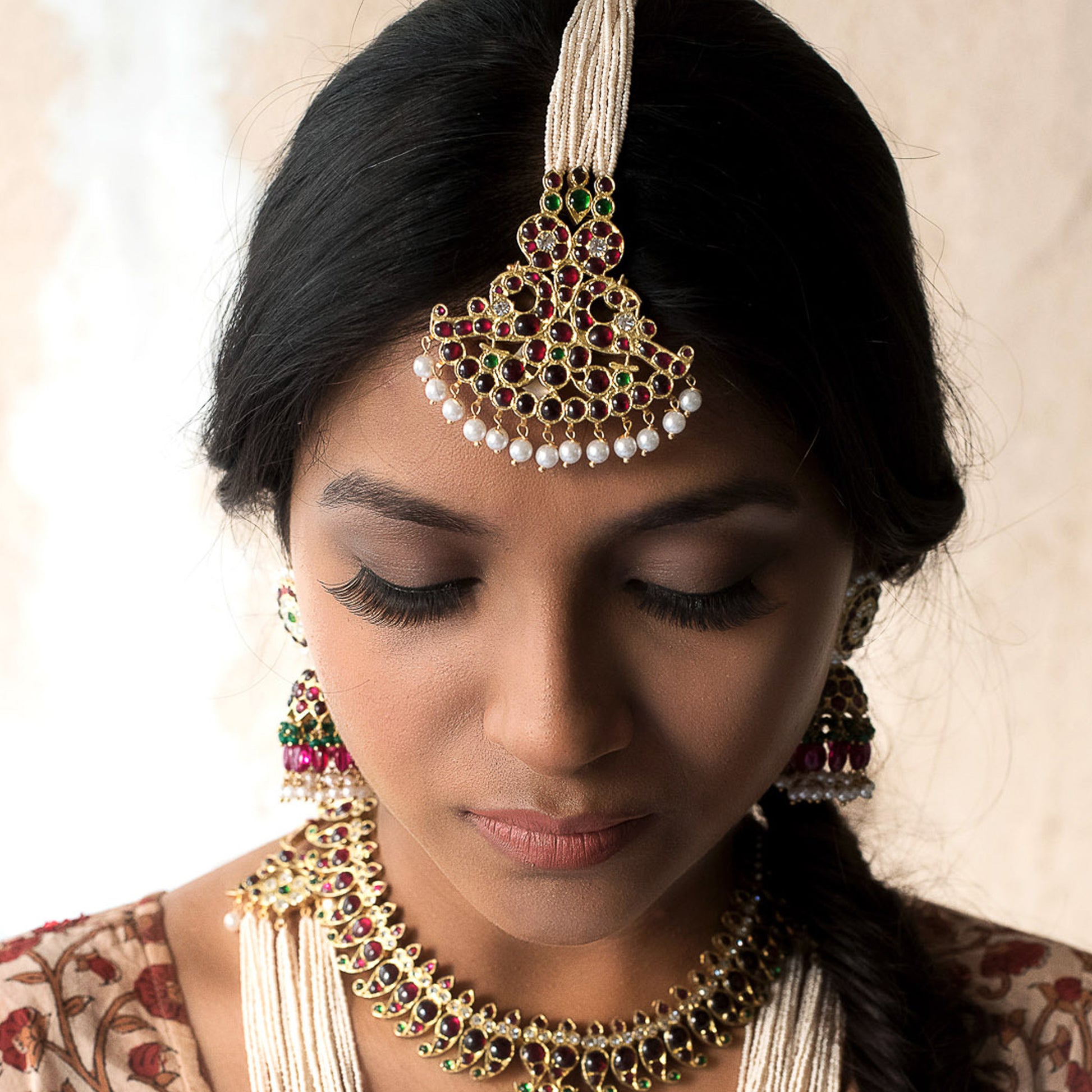 Rajhans Maangtikka - Aaharya