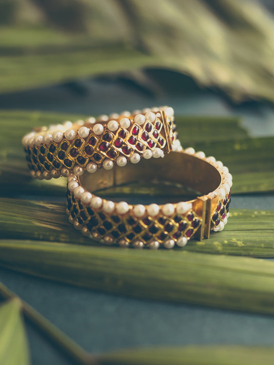 Circinate Bangles - Aaharya